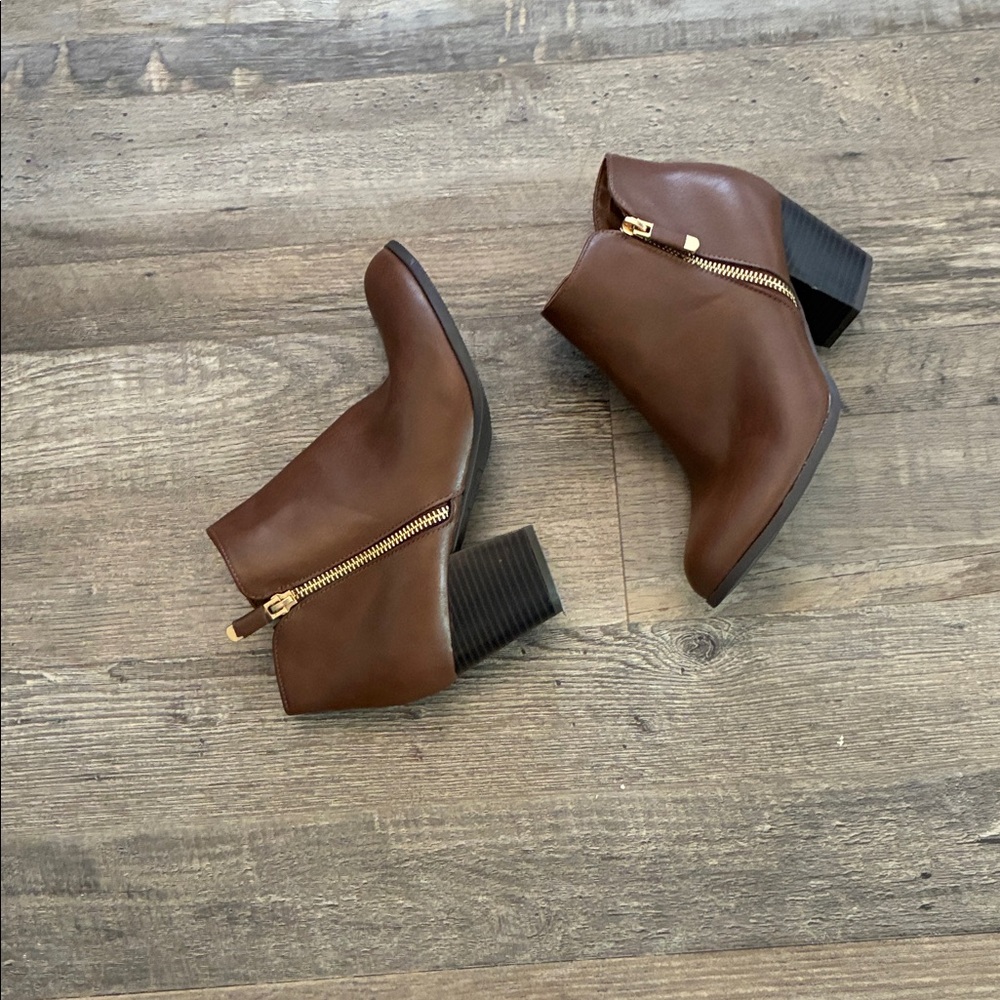 Style & Co. Brown Side Zip 2.5” Heel Booties
Very Comfortable Sz 6.5